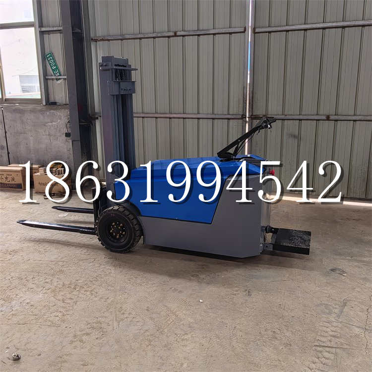 依安县全电动叉车插腿式堆高车液压装卸车1.5吨升高小型站驾式铲车